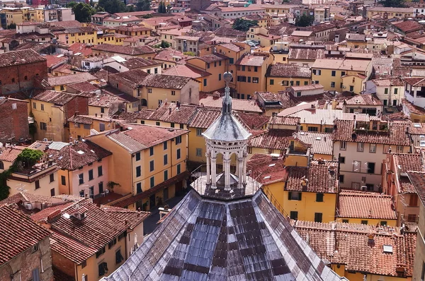 Lykta av baptisteriet Pistoia, Toscana, Italien — Stockfoto