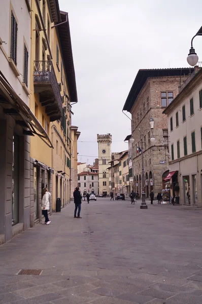 Stará ulice v Pistoia, Toskánsko, Itálie — Stock fotografie