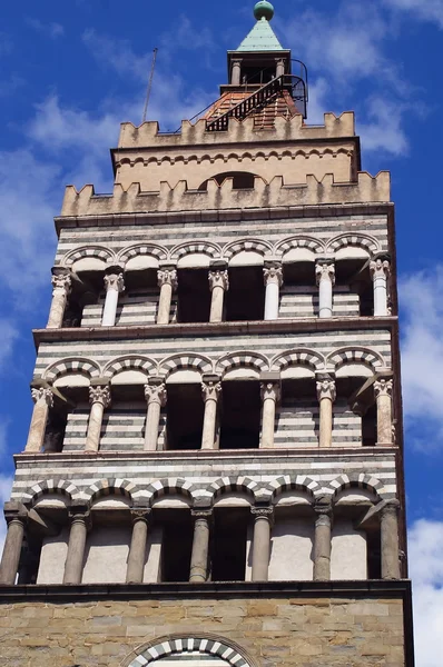 Klocktornet katedralen Saint Zeno, Pistoia; Italien — Stockfoto