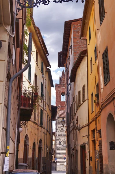 Eski sokak Pistoia, Toskana, İtalya — Stok fotoğraf