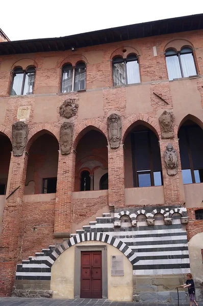 Fachada del Palacio del Antiguo Obispo, Pistoia, Italia —  Fotos de Stock