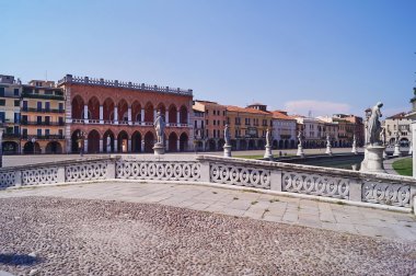 Köprü Prato della Valle Meydanı, Padua, İtalya