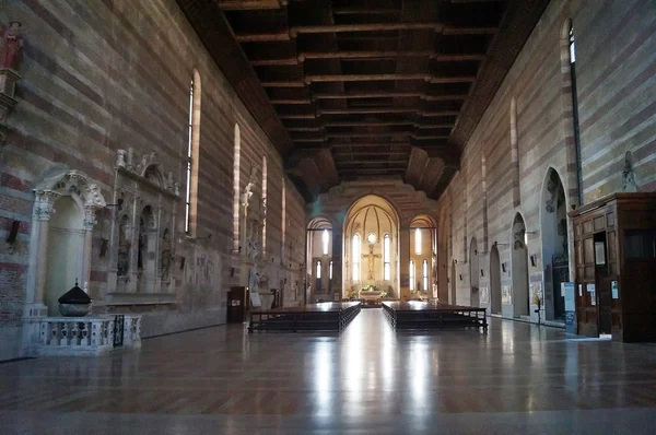Interior da Basílica de Eremitani, Pádua, Itália — Fotografia de Stock