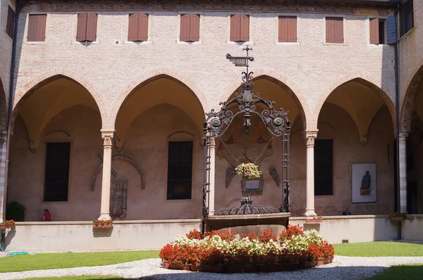 Nádvoří Basilica del Santo, Padova, Itálie — Stock fotografie