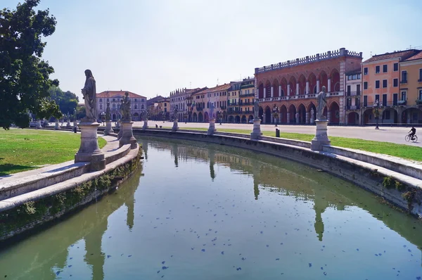 Canal de Prato della Valle, Padua, Italia — Foto de Stock