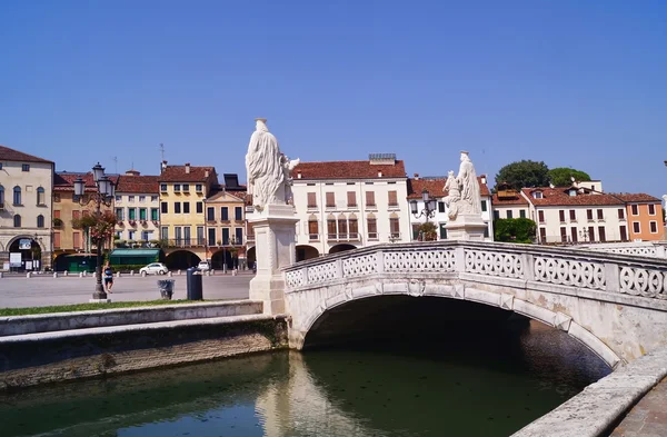 Γέφυρα στην πλατεία Prato della Valle, Πάδοβα, Ιταλία — Φωτογραφία Αρχείου