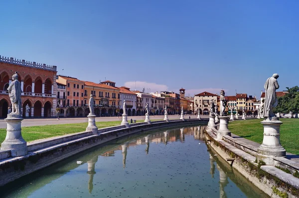 Canal de Prato della Valle, Padua, Italia — Foto de Stock