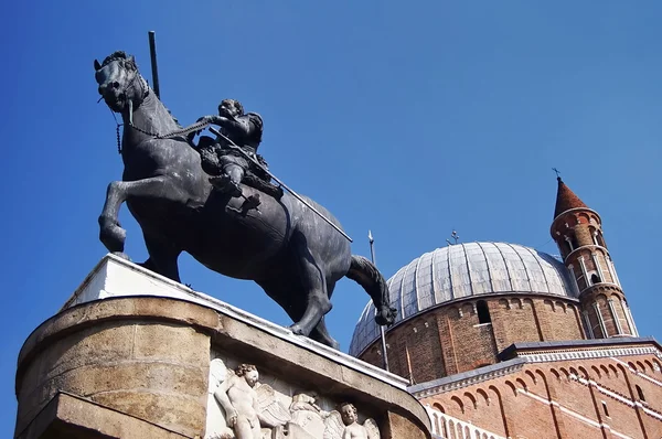 Statua equestre di Gattamelata a Padova — Foto Stock
