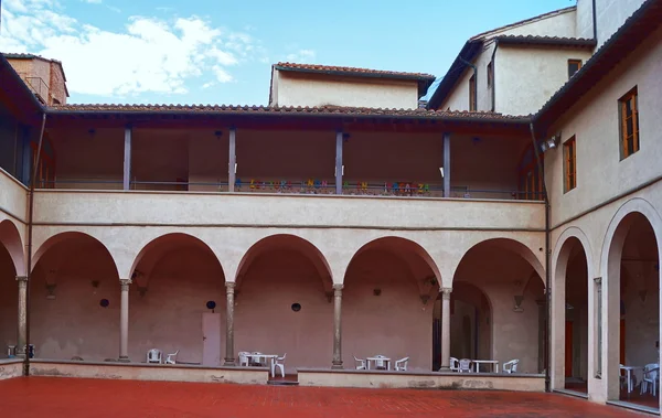 Claustro do convento dos agostinianos, Empoli, Toscana, Itália — Fotografia de Stock