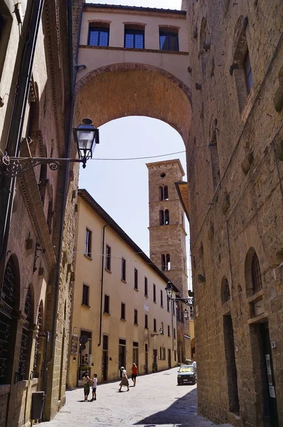 Volterra トスカーナ州 イタリアの典型的な通り — ストック写真