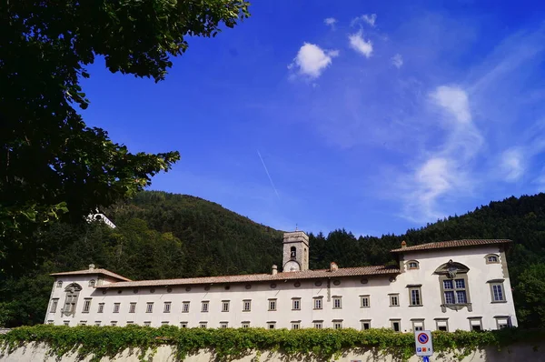 Vallombrosa Abbey Toscanassa Italiassa — kuvapankkivalokuva