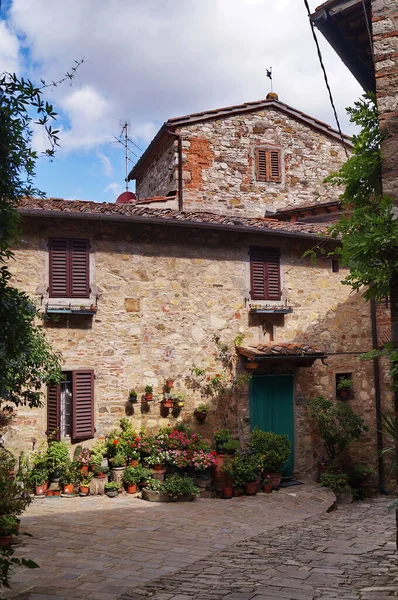 Glimp Van Het Oude Middeleeuwse Dorp Montefioralle Toscane Italië — Stockfoto