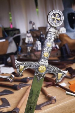 Floransa 'daki Carnasciale oyunlarında Ortaçağ kılıcı