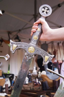 Floransa 'daki Carnasciale oyunlarında Ortaçağ kılıcı