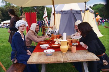 Floransa 'daki Carnasciale oyunlarında ortaçağ yemeği.