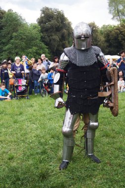 Floransa 'daki Carnasciale oyunları sırasında ortaçağ düellosu