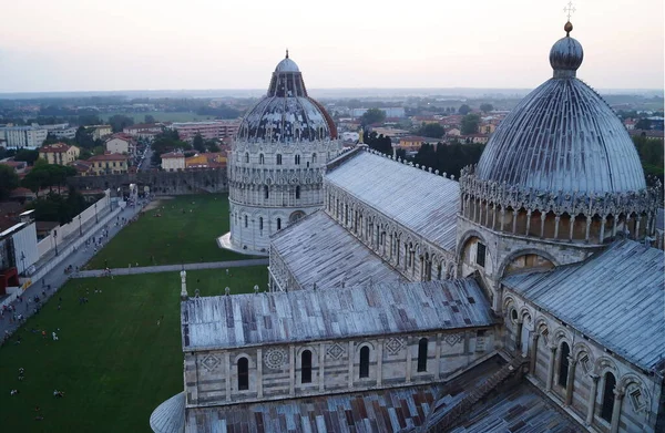 Kilátás Katedrálisra Pisai Keresztelőre Ferde Toronyból Naplementekor Toszkánában Olaszországban — Stock Fotó