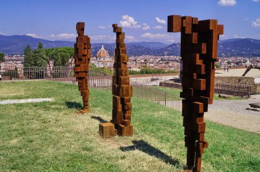 İtalya 'nın Floransa kentindeki Forte Belvedere' de modern heykeller