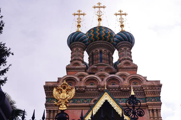 Talya Floransa Daki Rus Ortodoks Nın Doğumu Kilisesi Nin Kubbeleri — Stok fotoğraf
