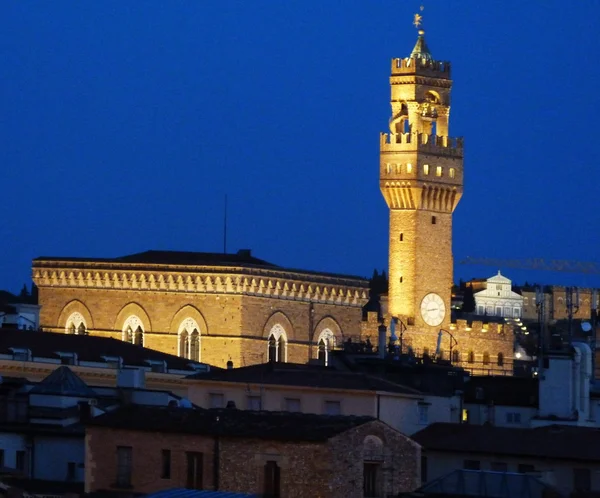 Orsanmichele kyrkan en palazzo vecchio på natten, Florens, Italien — Stockfoto