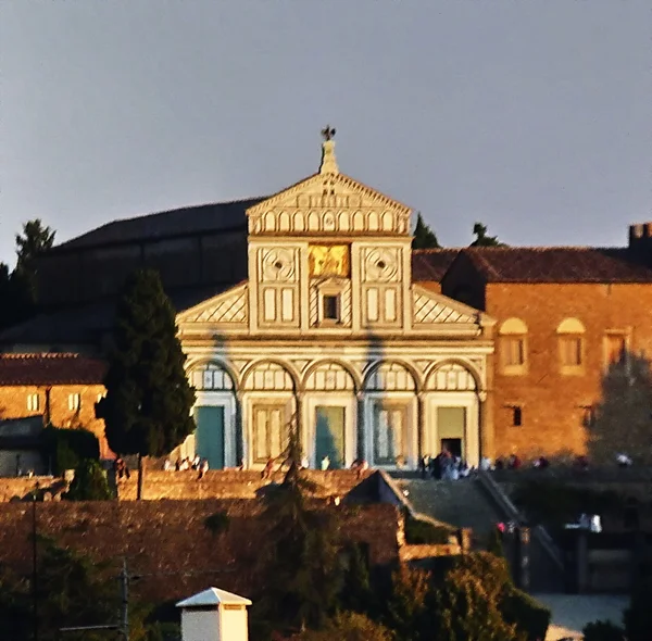 Kerk van san miniato al monte bij zonsondergang, florence, Italië — Stockfoto