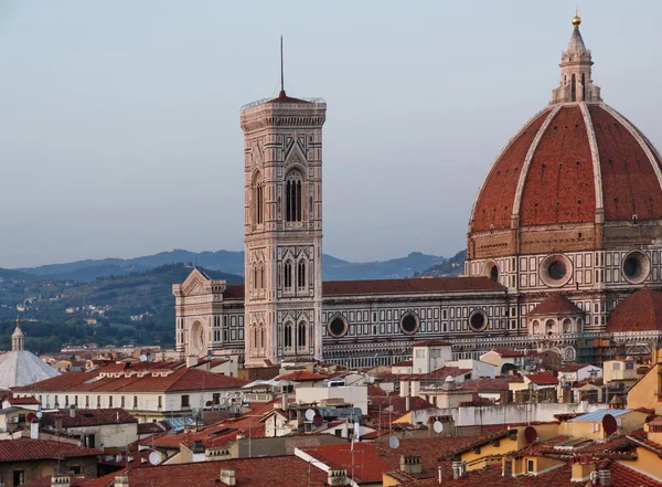 Katedralen i Florens från de omgivande kullarna, Italien — Stockfoto