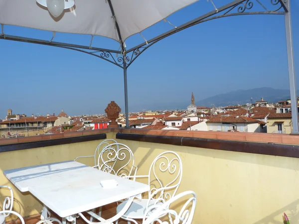 Vue de Florence depuis une terrasse, Italie — Photo