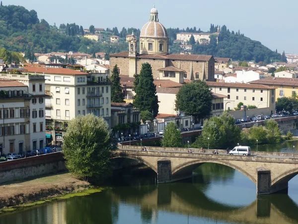 Az Arno folyó Firenzében, Olaszországban — Stock Fotó