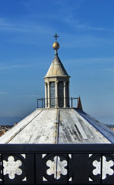 Weergave van de bovenste baptisteryl van florence, Italië — Stockfoto