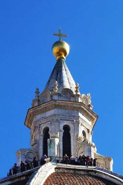 Linterna de la cúpula de la Catedral, Florencia, Italia — Foto de Stock