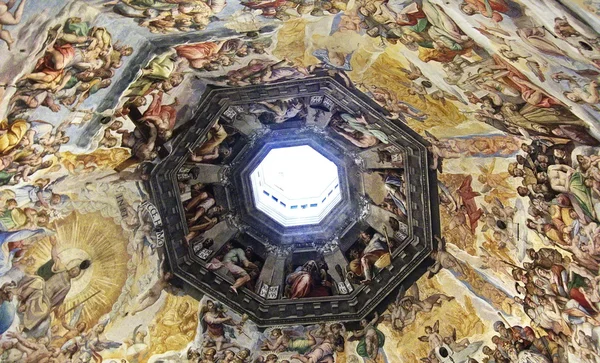 Fresky uvnitř kopule katedrály ve Florencii, Itálie — Stock fotografie