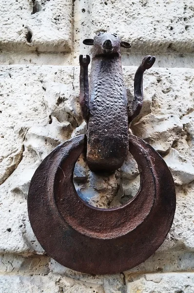 Decorative ring in a street in the center of Siena, Italy — Stock Photo, Image