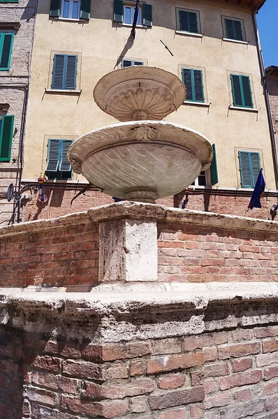 Fuente de Pispini, Siena, Italia —  Fotos de Stock