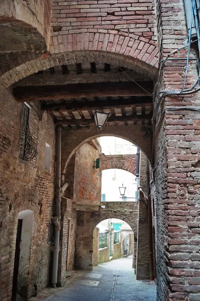 Alte gassen im zentrum von siena, italien — Stockfoto