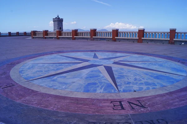 Terrasse des bovio-platzes in piombino, toskana, italien — Stockfoto