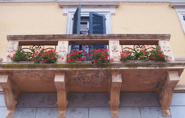 Типовий балкон Марчіана-Маріна, острова Ельба, Тоскана, Італія — стокове фото