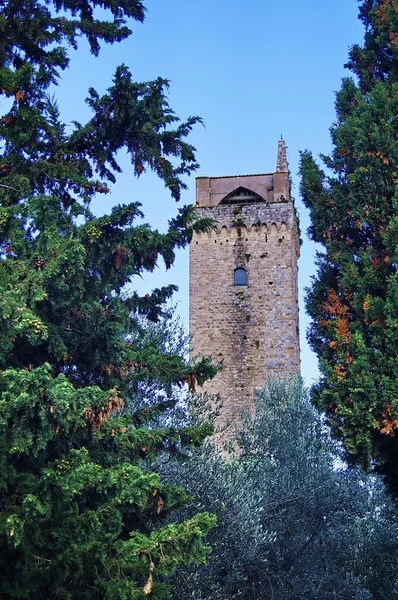 Torre del pueblo histórico de San Gimignano, Toscana, Italia — Foto de Stock