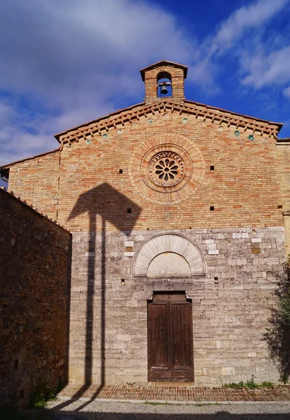 Церковь Сан Якопо, Сан-Джиминьяно, Тоскана, Италия — стоковое фото