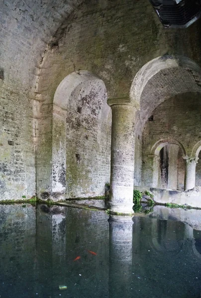 Starověké zdroje veřejné vody, San Gimignano, Toskánsko, Itálie — Stock fotografie