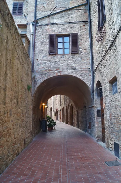 Strasse des historischen dorfes san gimignano, toskana, italien — Stockfoto