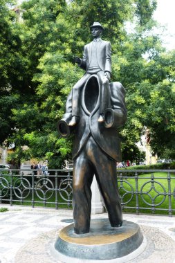 Franz Kafka heykel Prag, Çek Cumhuriyeti