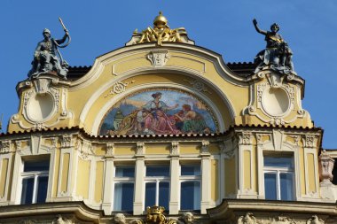 Alınlığın, Prague, Çek Cumhuriyeti, tipik bir bina