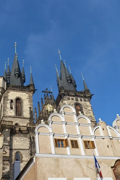 República Checa, Praga, Praça Staromestske, detalhe da igreja de nossa senhora antes de Tyn — Fotografia de Stock