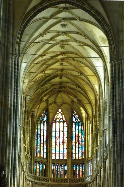 Janela de vidro da Catedral de São Vito, Praga, República Checa — Fotografia de Stock