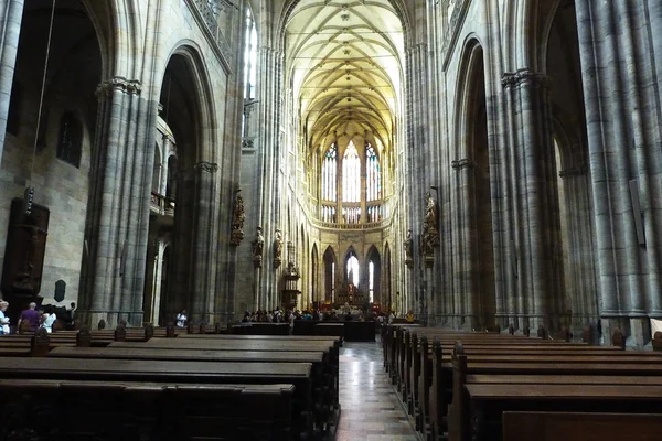 Interior de la catedral de st. vitus, prague, República Checa — Foto de Stock