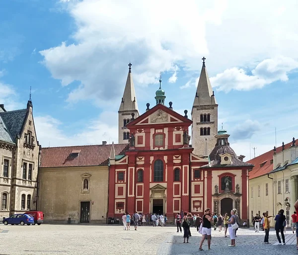 聖ジョージ教会、プラハ、チェコ共和国 — ストック写真