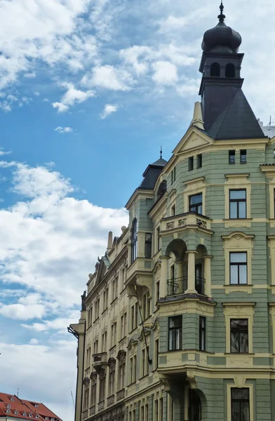 Τυπικά κτίρια στο κέντρο της Πράγας, Δημοκρατία της Τσεχίας — Φωτογραφία Αρχείου