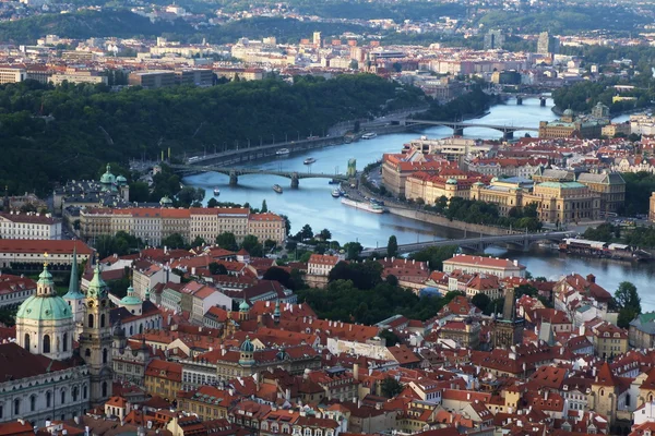 Utsikt över Prag från Petrin Tower, Tjeckien — Stockfoto