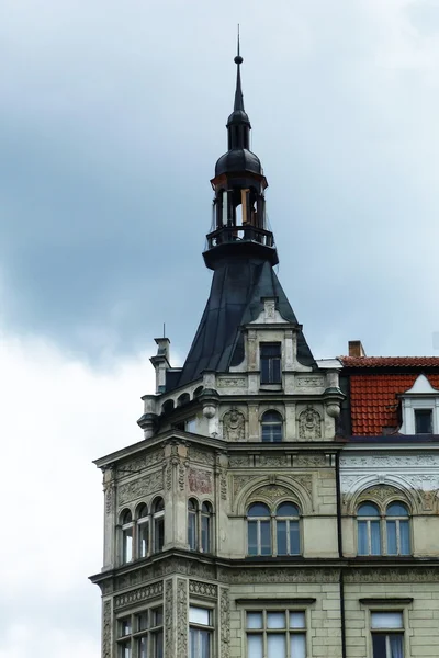 Λεπτομέρεια από ένα τυπικό κτίρια στο κέντρο της Πράγας, Τσεχική Republicdetail — Φωτογραφία Αρχείου