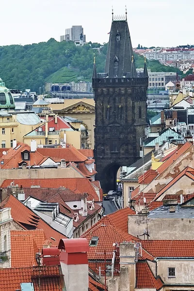 Blick von oben auf den Pulverturm in Prag, Tschechische Republik — Stockfoto